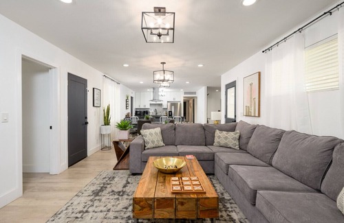 New Papago Parkway House | 4BR Mod House | Pool + Spa + Grill | Near Old Town