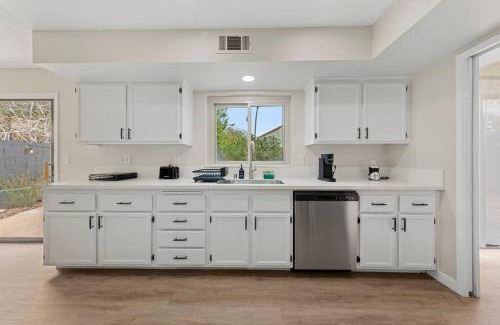 Green Valley House | 4Br Model Home w Pool and Pool table in Henderson