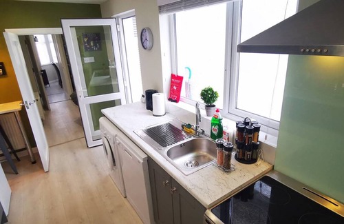 Queens Quarter House | 4BR Modern Botanic House