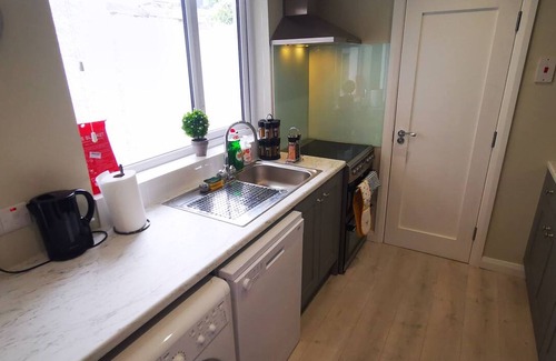 Queens Quarter House | 4BR Modern Botanic House