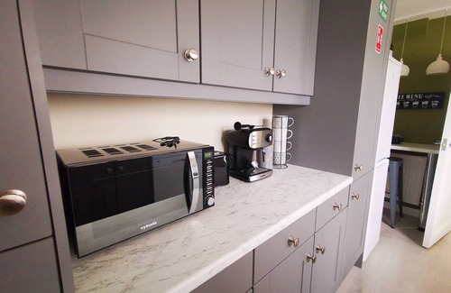 Queens Quarter House | 4BR Modern Botanic House
