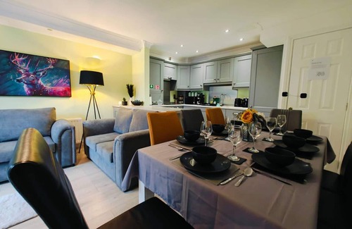 Ormeau House | 4BR Modern Ormeau House