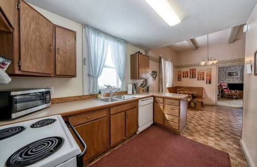 Leadville North House | 4BR Near Ski Cooper, Mineral Belt - Pet Friendly
