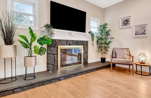 Winnetka House | 4BR Oasis House W/ Pool & 2 car garage