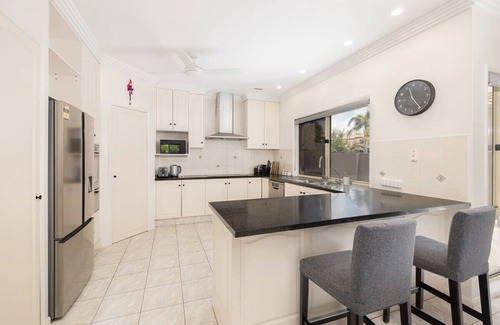 Benowa House | 4BR Oasis with Pool, Cinema Room & Office Room