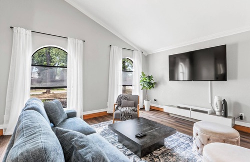 Bedford House | 4BR+Ping Pong+2500 sq ft