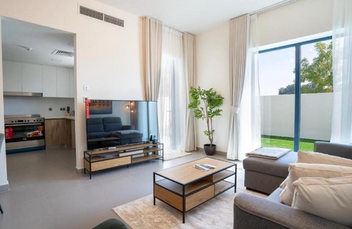 Abu Dhabi House | 4br Prestigious Villa Discounted Parks Tickets
