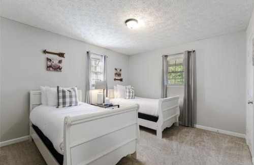 Cartersville House | 4BR Ranch Style Home A Mile From Historic Downtown