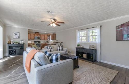 Cartersville House | 4BR Ranch Style Home A Mile From Historic Downtown