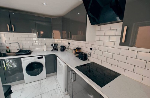 Belfast House | 4BR Ravenhill Modern Home