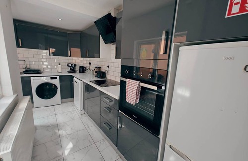 Belfast House | 4BR Ravenhill Modern Home
