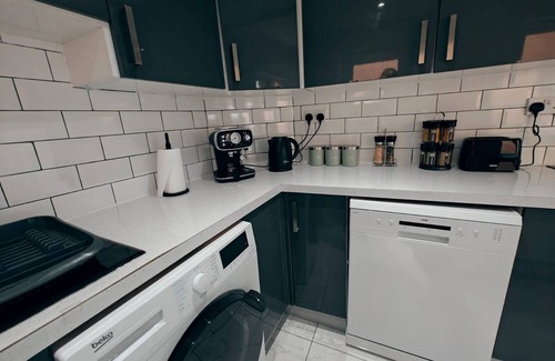 Belfast House | 4BR Ravenhill Modern Home