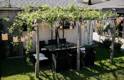Belmont Cragin House | 4BR Retreat w/Theater, Game Room & Backyard