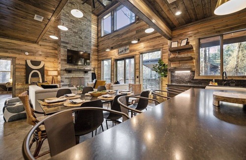 Pickens Cabin | 4BR | Secluded | Foosball, Arcade, Kid Friendly!