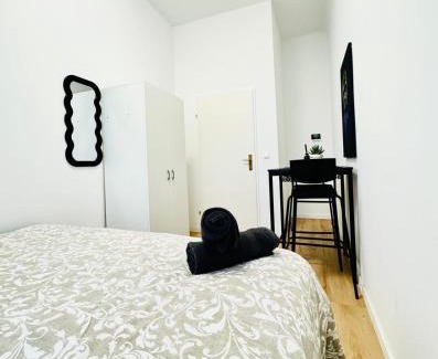 Schottenfeld Apartment | 4BR Shared Apt with City View Only 7- Min to Westbahnhof