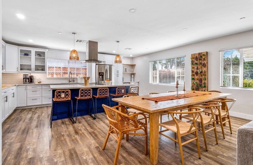 Scottsdale Estates Nine House | 4BR Sleeps 10 Hot Tub Firepit BBQ Garage Parking