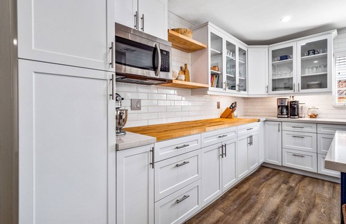 Scottsdale Estates Nine House | 4BR Sleeps 10 Hot Tub Firepit BBQ Garage Parking!