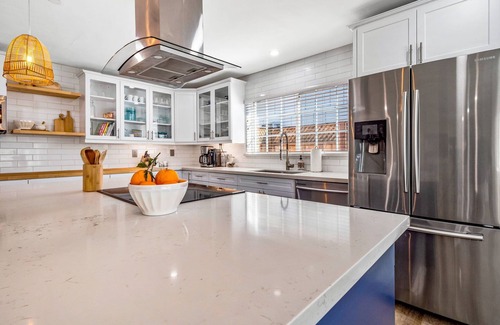 Scottsdale Estates Nine House | 4BR Sleeps 10 Hot Tub Firepit BBQ Garage Parking!