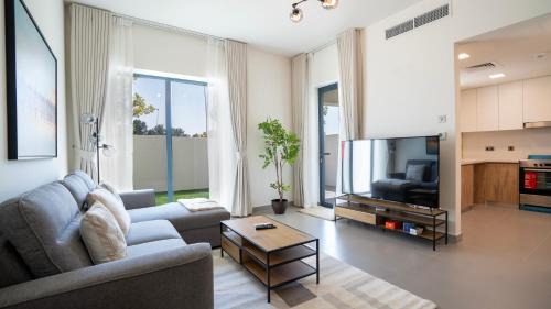Abu Dhabi House | 4br Spacious Villa Backyard