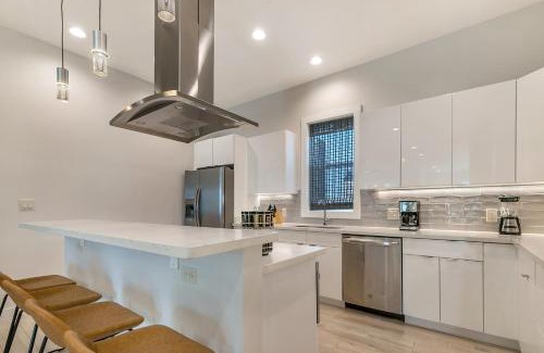 Mid-City House | 4BR Townhouse in Bienville Villas