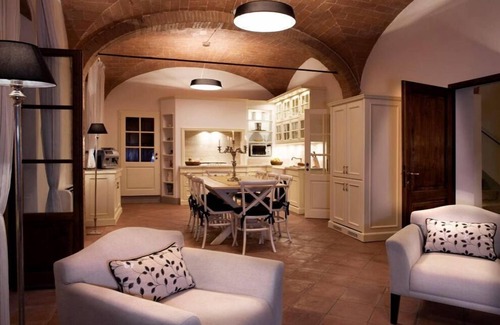Montespertoli House | 4BR Tuscany’s sun-basked countryside