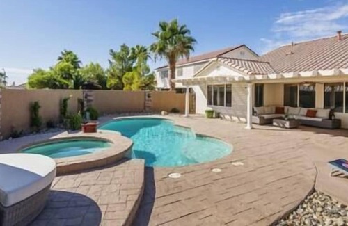 North Las Vegas House | ❤️4BR Vegas Oasis w Pool, Spa, Outdoor Kitchen!