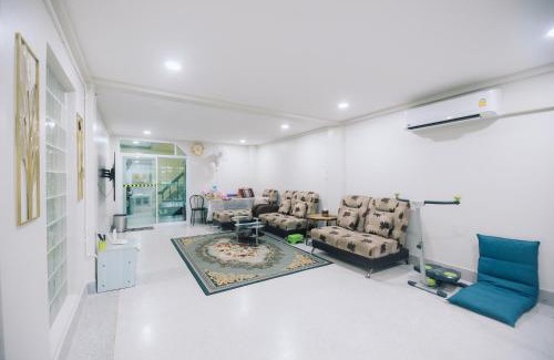 Hat Yai House | 4BR Villa, 6min to Lee Garden, 22 PAX - Paradise Found