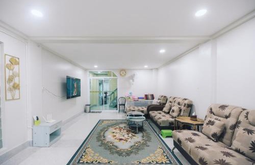 Hat Yai House | 4BR Villa, 6min to Lee Garden, 22 PAX - Paradise Found
