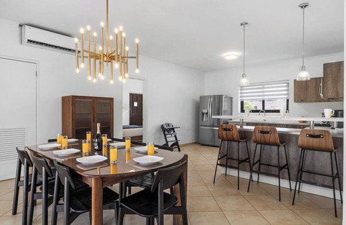 Gold Coast Villa | 4BR Villa @ Gold Coast w/Pool + Gym & TennisCourt