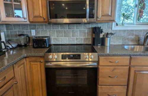 Cameron Cottage | 4BR Waterfront Retreat w/Barrel Sauna & Firepit