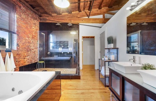 Norris Square House | 4K sqft LOFT Gym, TV Wall, Ping Pong and Pool Table