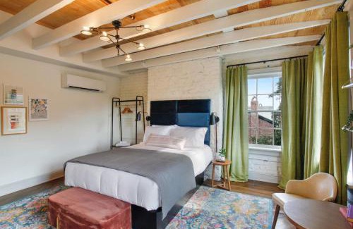 Historic District - North House | 4th Floor Queen Suite Boutique hotel