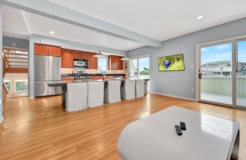 Loveladies House | 4th From Beach Hot Tub Beach badges Loveladies, 6 bdrm sleeps 14