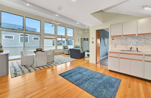 Loveladies House | 4th From Beach Hot Tub Beach badges Loveladies, 6 bdrm sleeps 14