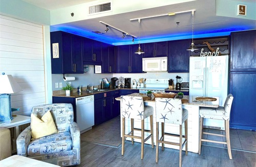 Panama City Beach Resort | 4th lvl Condo steps 2beach 2bedrooms 2bunk 2bath +queen sleeper +rollaway bed