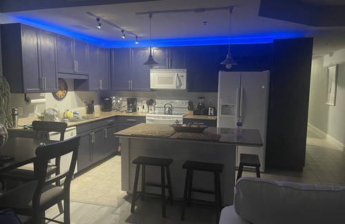 Panama City Beach Resort | 4th lvl Condo steps 2beach 2bedrooms 2bunk 2bath +queen sleeper +rollaway bed