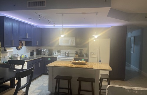 Panama City Beach Resort | 4th lvl Condo steps 2beach 2bedrooms 2bunk 2bath +queen sleeper +rollaway bed