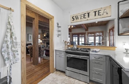 Lupton City Cabin | 4th Weeknight Free in Jan. & Feb. 2024! 20 min. From Downtown Chattanooga!