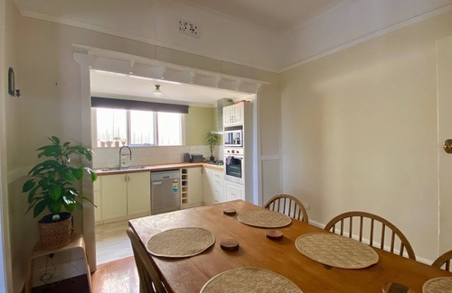 Bunbury House | 4x2 House in Tree Street Area close to CBD and the beach