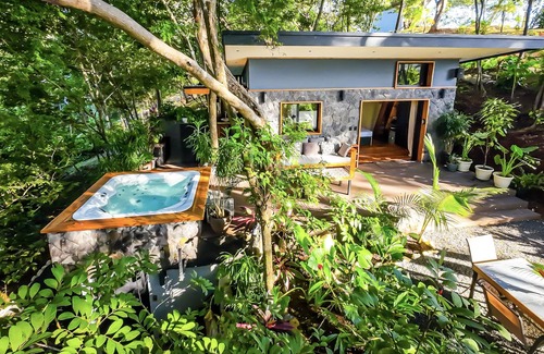 Ostional Cottage | 4x4 ONLY/Luxury Jungle Experience in a TinyHouse + Jacuzzi