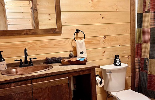 Unaka Cabin | 5,000 sqft Mountain Escape with the Luxury of Modern Living-Game room w/Bar