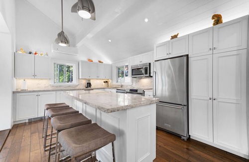 Muskoka Lakes House | 5+1 bedroom cottage and guesthouse on Lake Rosseau