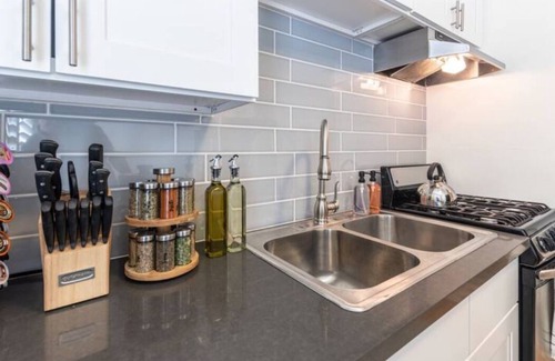 Belmont Shore House | 5-10 minute walk to the beach.
