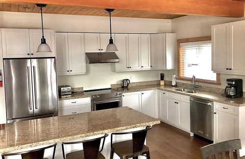 Muskoka Lakes House | 5 - 4 Bedroom Single Unit