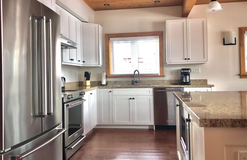 Muskoka Lakes House | 5 - 4 Bedroom Single Unit