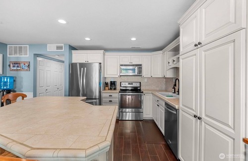 Quincy Condo | #5/#7-The best condo in Crescent Bar Condos. 2 combined bottom luxury units!