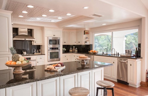 Temecula Villa | 5 Acre Estate w/Lake, Pool & Hot Tub | De Luz by AvantStay