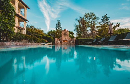 Temecula Villa | 5 Acre Estate w/Lake, Pool & Hot Tub | De Luz by AvantStay