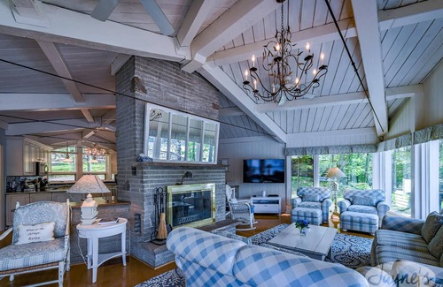 Torrance Cottage | 5 bdrm plus 2 bdrm bunkie, hot tub, dock, boathouse with sundeck and sunsets!