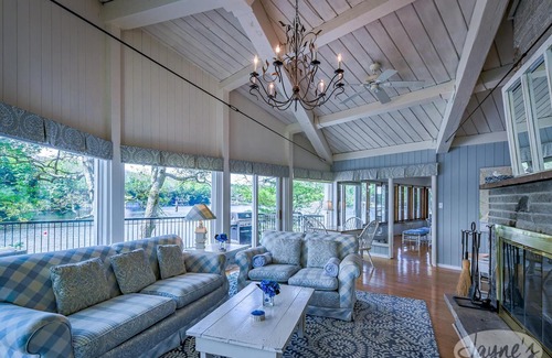 Torrance Cottage | 5 bdrm plus 2 bdrm bunkie, hot tub, dock, boathouse with sundeck and sunsets!